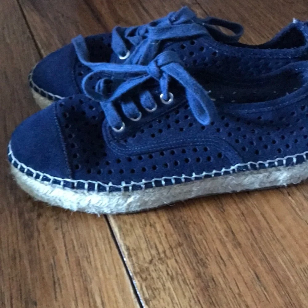 J/slides NYC in navy blue